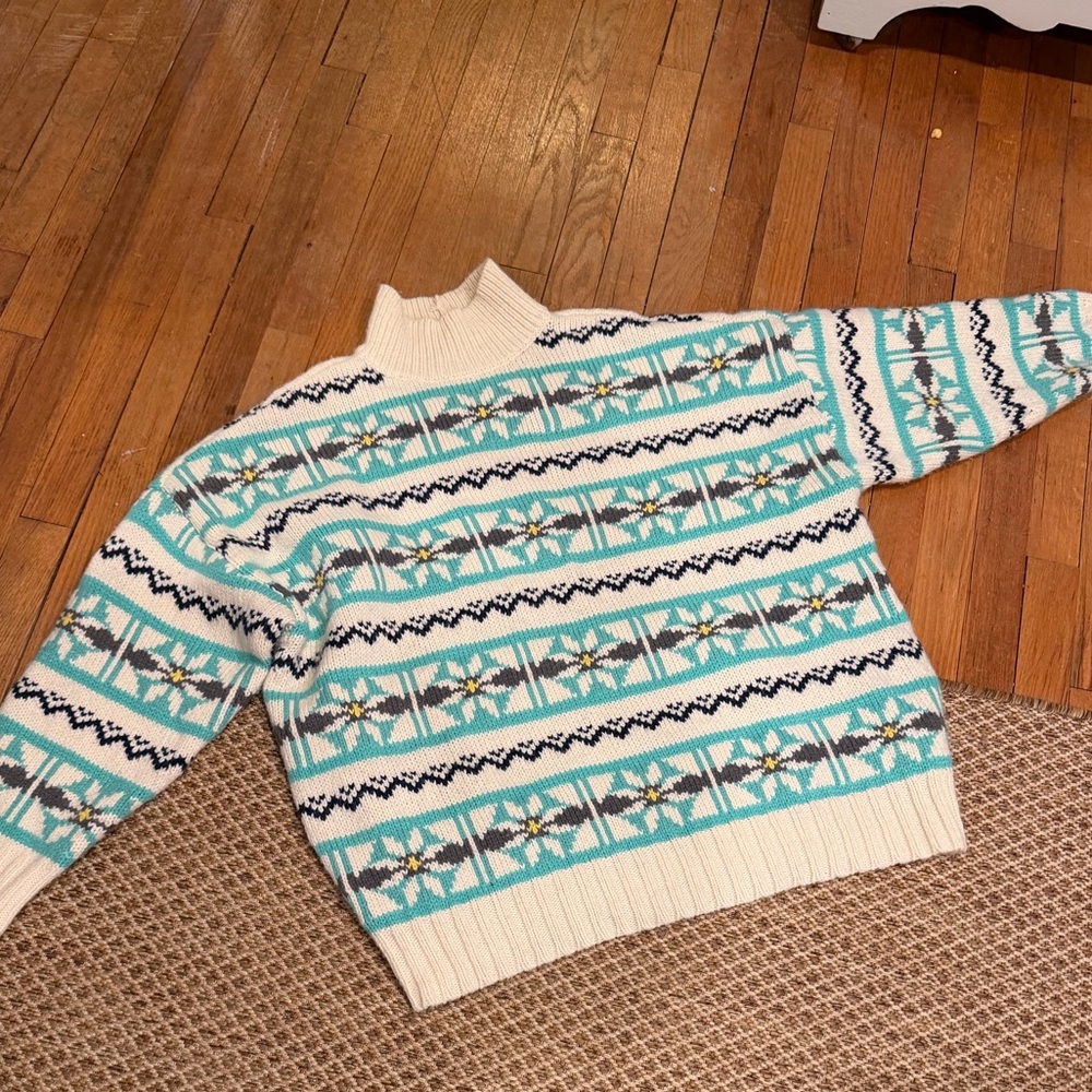 American Eagle Outfitters Womens Turtleneck Sweater - Teal & Cream Flower Print
